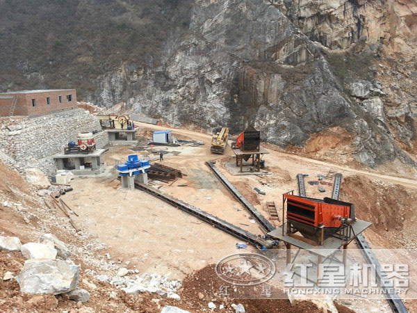時(shí)產(chǎn)200噸石料制砂生產(chǎn)線現(xiàn)場