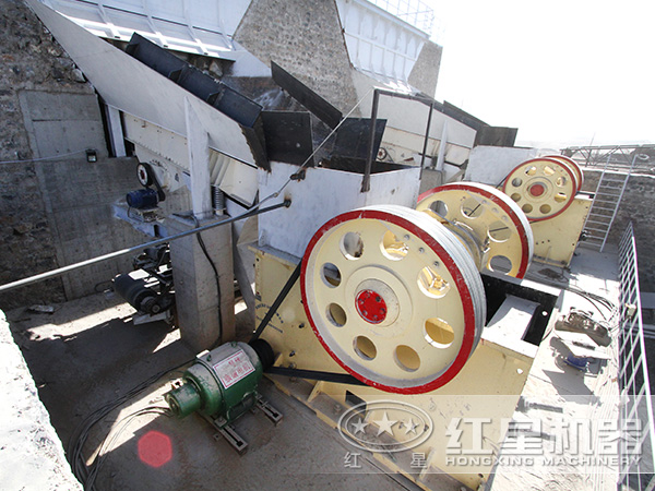 日產(chǎn)一萬(wàn)噸破碎機(jī)現(xiàn)場(chǎng)實(shí)拍