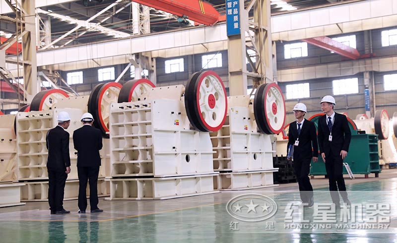 顎破機(jī)生產(chǎn)車(chē)間