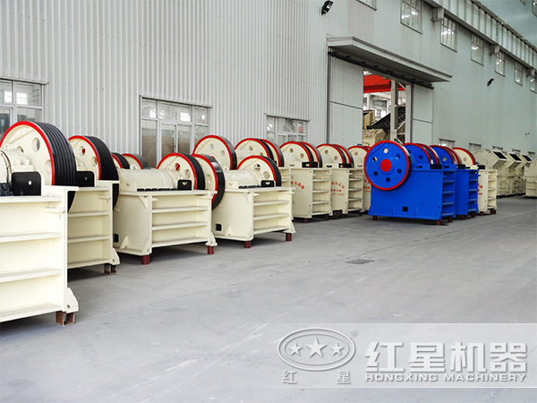 紅星時(shí)產(chǎn)60噸石子機(jī)車(chē)間