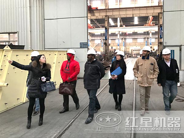 石頭碎石機(jī)客戶來廠考察