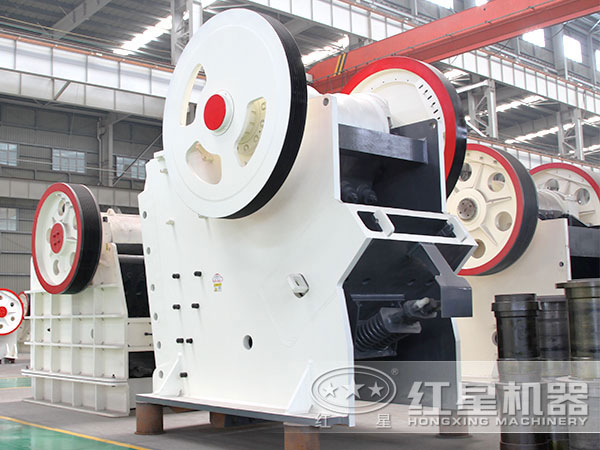 CJ歐版顎式破碎機(jī)車(chē)間高清圖