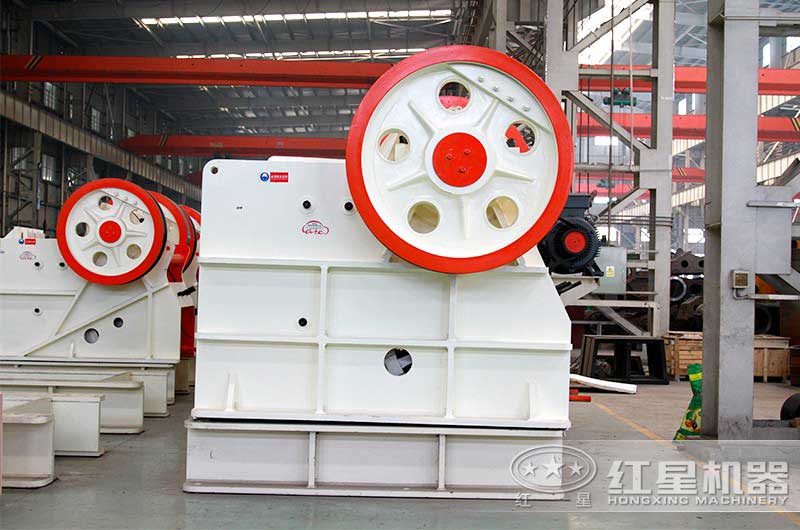 褐煤顎式破碎機廠區(qū)實拍