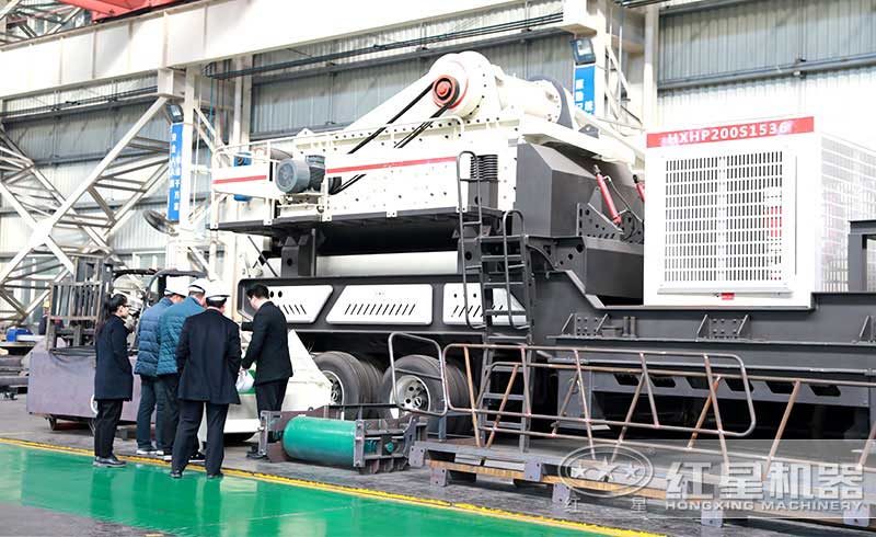 環(huán)保達(dá)標(biāo)的移動(dòng)石子機(jī)車間客戶參觀