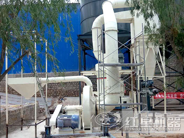 碳酸鈣磨粉機(jī)現(xiàn)場(chǎng)實(shí)拍