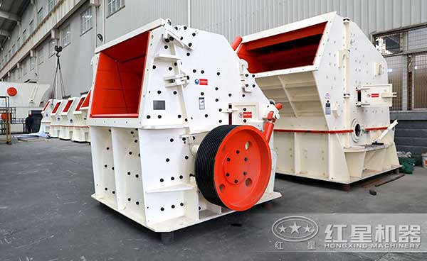 CI反擊式破碎機(jī)車間實(shí)拍