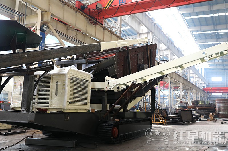 紅星移動破碎機(jī)廠家組裝現(xiàn)場