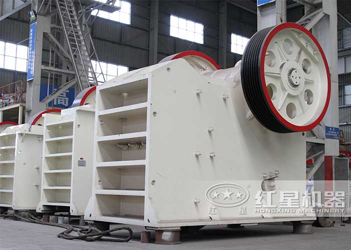 鄂式破石機(jī)車(chē)間實(shí)拍