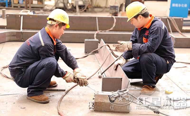 認(rèn)真做好設(shè)備，把控每一處細(xì)節(jié)，是紅星永恒的初心