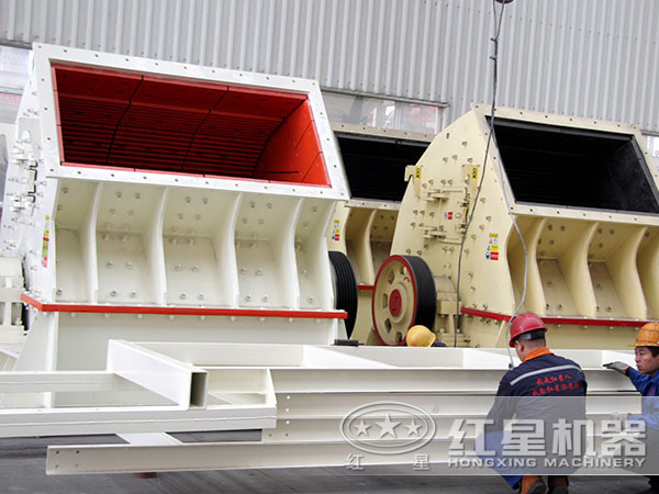 重錘式破碎機(jī)車間