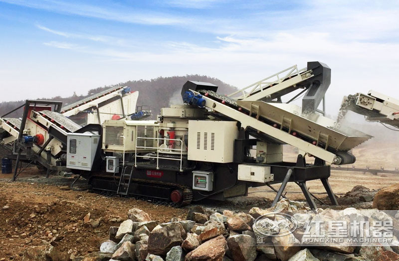 履帶式圓錐破移動(dòng)破碎站工作現(xiàn)場