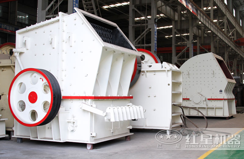 單段破碎機(jī)側(cè)面實(shí)拍