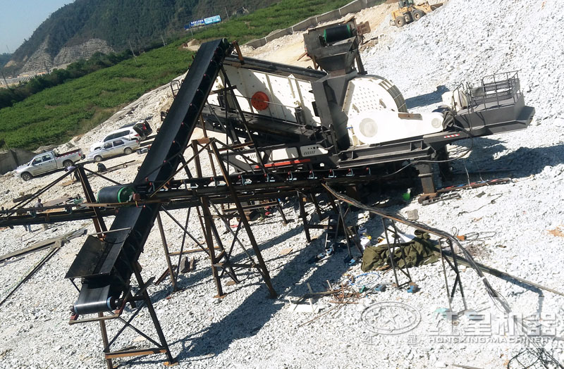 移動(dòng)小型錘式磕石機(jī)現(xiàn)場(chǎng)實(shí)拍