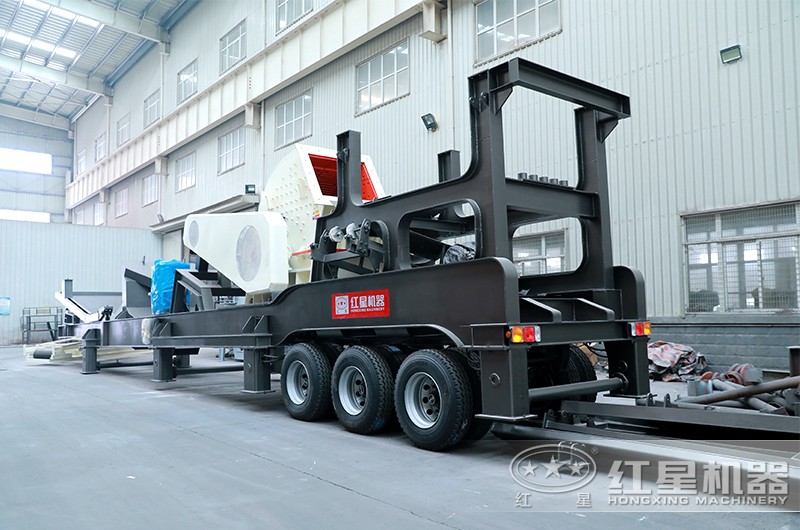 簡(jiǎn)單的移動(dòng)錘式破碎機(jī)