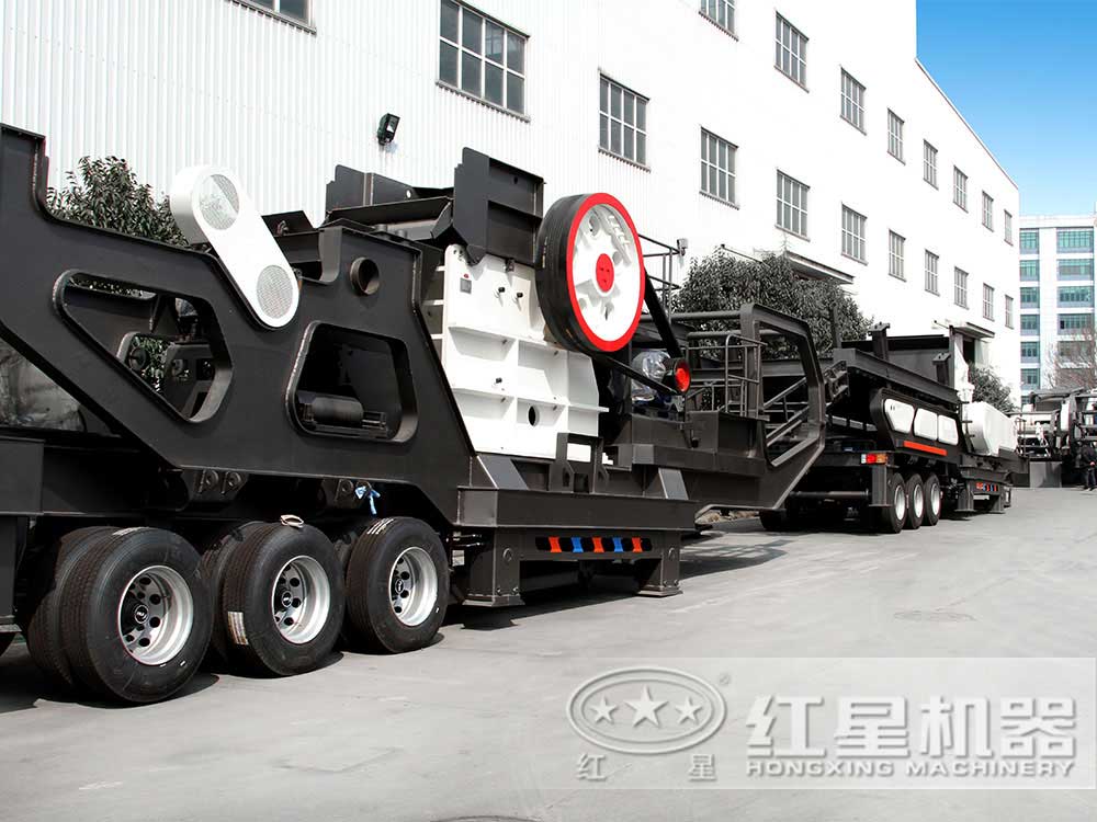 移動破碎站搭載顎式破碎機(jī)
