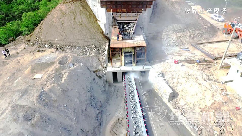 桐柏石子場生產(chǎn)線上的顎式破碎機設(shè)備