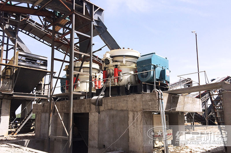 石子場生產(chǎn)線上配置的全液壓圓錐破碎機