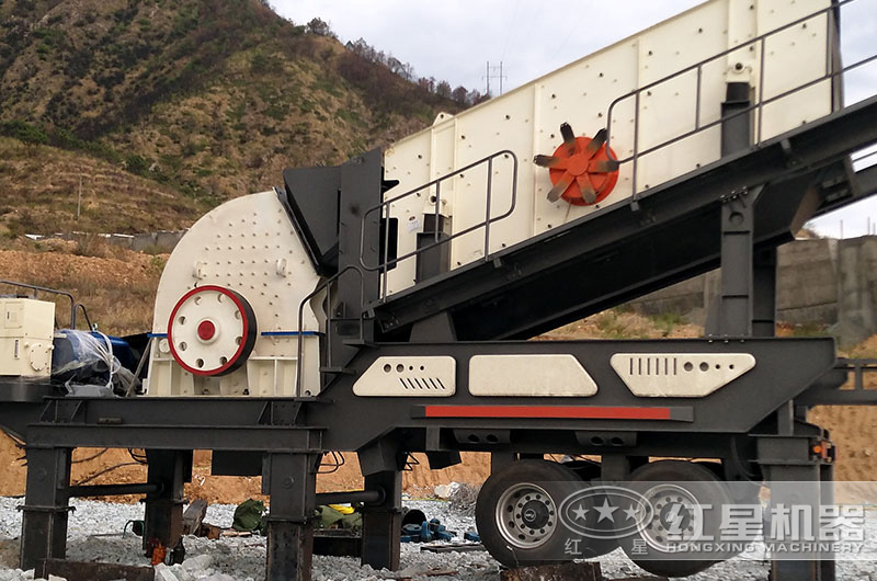 搭載重錘破的輪胎移動破碎站