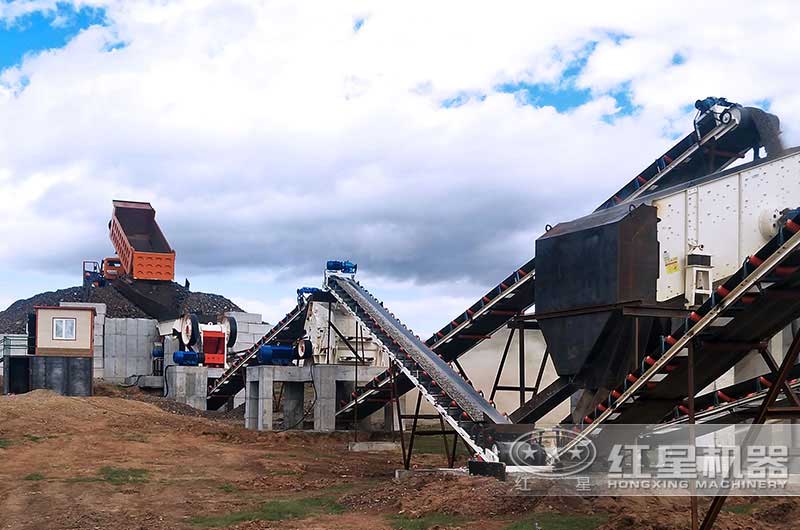 外蒙時(shí)產(chǎn)100噸小型砂石場(chǎng)