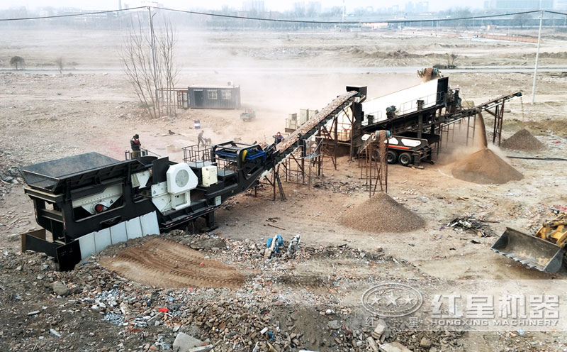 流動石頭破碎機(jī)現(xiàn)場圖