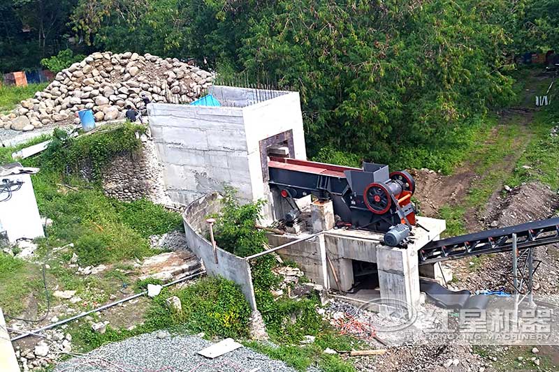 根據(jù)要加工的原始石料粒度大小確定是否配備顎式破碎機(jī)