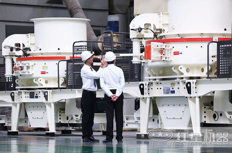 客戶來訪紅星制砂機(jī)車間參觀