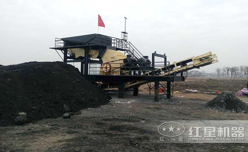 移動錘式破碎機(jī)破煤現(xiàn)場