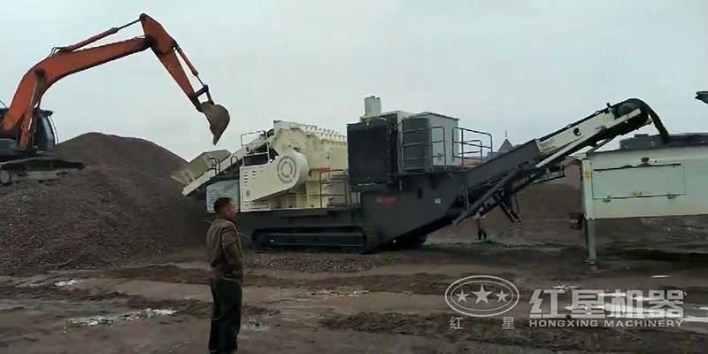 履帶移動制沙機加工現(xiàn)場科技環(huán)保