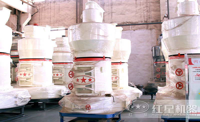 包裝好的紅星雷蒙磨粉機(jī)