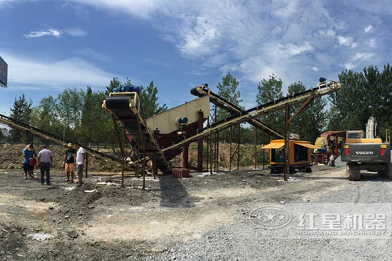 一臺(tái)重錘破破碎石料一次成型