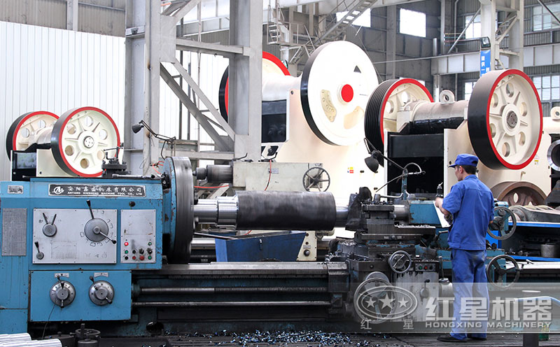 復(fù)擺式破碎機(jī)和簡擺式破碎機(jī)廠家生產(chǎn)車間