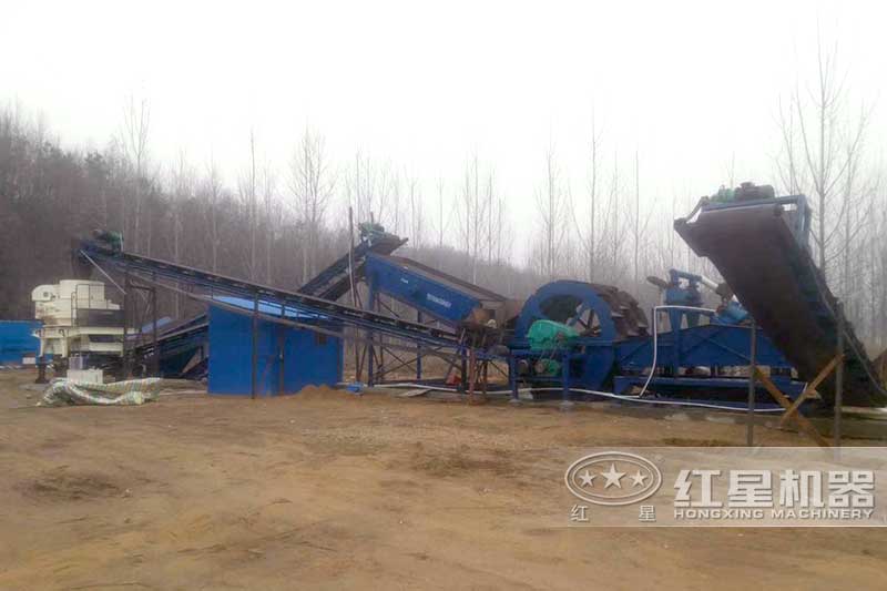 一小型固定式制砂工作現(xiàn)場(chǎng)