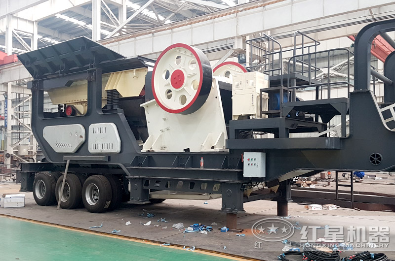 輪胎移動破碎機(jī)，搭載顎式破碎機(jī)