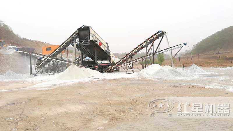 輪胎式粉沙子機器現(xiàn)場