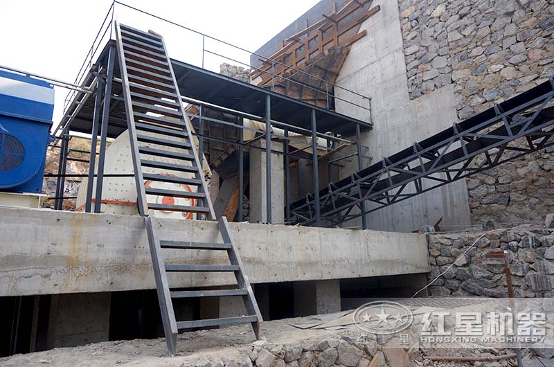 一臺重錘式破碎機擔(dān)起一座砂石廠