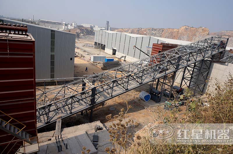 現(xiàn)場安置有多個除塵器