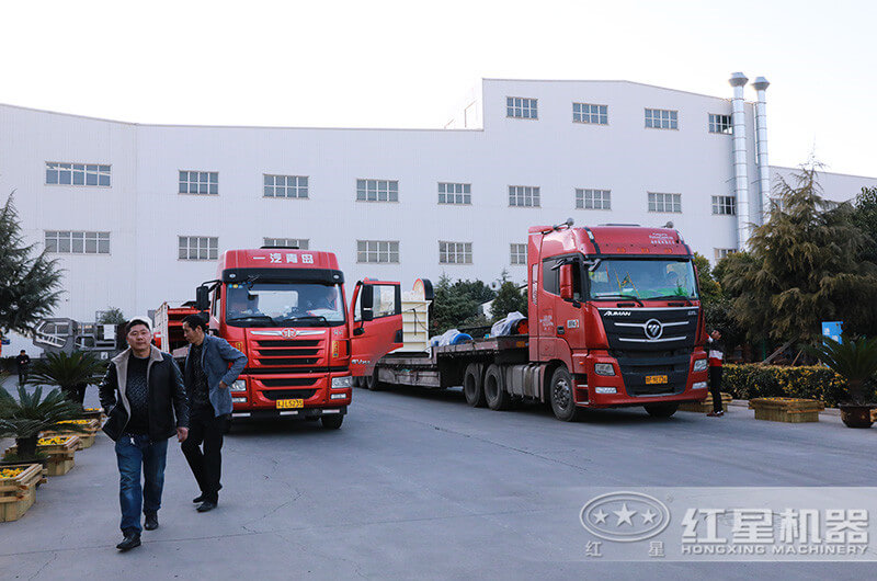 紅星顎式破碎設(shè)備發(fā)貨現(xiàn)場