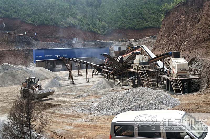 石灰石打成的石子現(xiàn)場