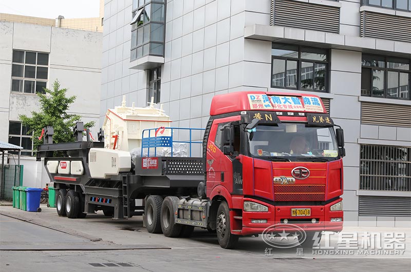 移動反擊式破碎機廠區(qū)實拍