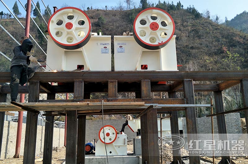 鄂破碎機(jī)生產(chǎn)12石子現(xiàn)場圖