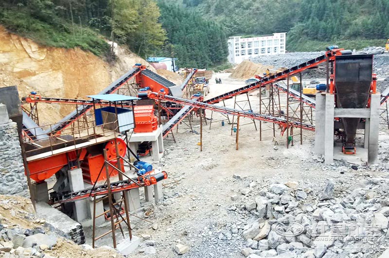 破碎生產(chǎn)設(shè)備現(xiàn)場(chǎng)