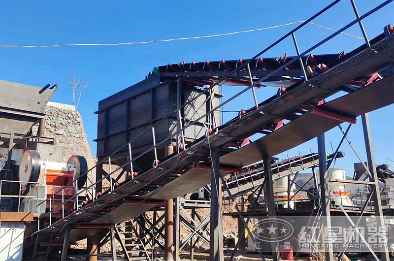 山東鄂式碎石機(jī)現(xiàn)場_破碎機(jī)多錢一臺