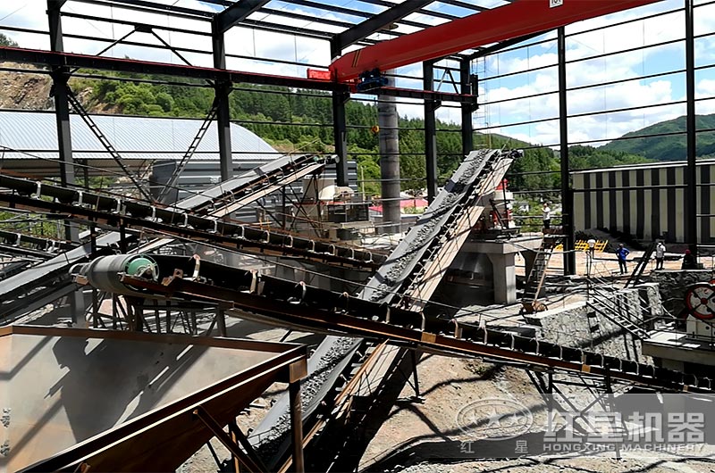 濕法制砂工藝現(xiàn)場一角實拍