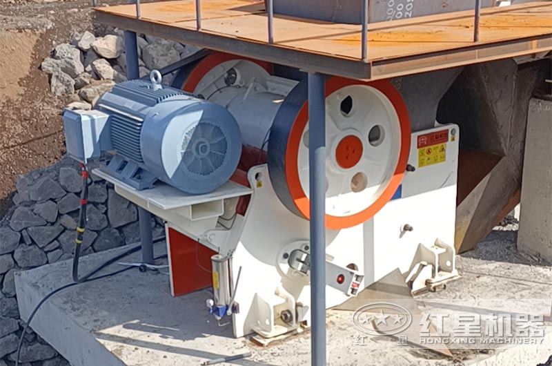 HDX德版連體顎式破碎機(jī)現(xiàn)場(chǎng)實(shí)拍