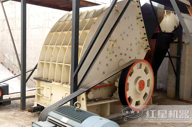 重錘式破碎機(jī)現(xiàn)場(chǎng)實(shí)拍