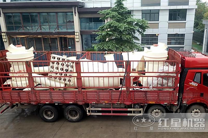 紅星機(jī)器廠家生產(chǎn)的磨粉設(shè)備發(fā)貨