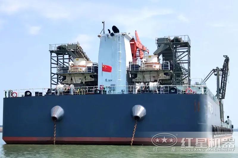 時(shí)產(chǎn)600噸船載砂石生產(chǎn)線，下水投產(chǎn)了