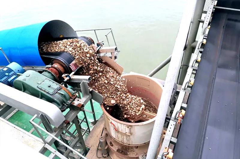 水上砂石生產(chǎn)線現(xiàn)場