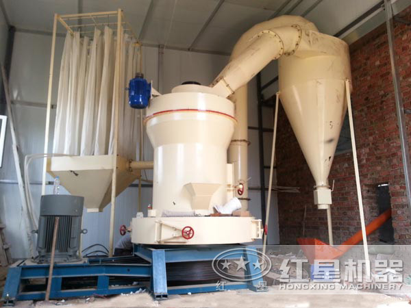 葉臘石磨粉機(jī)現(xiàn)場圖