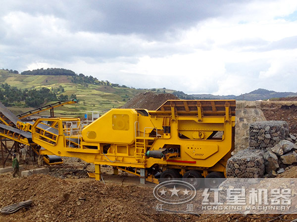 移動式破碎機(jī)現(xiàn)場圖